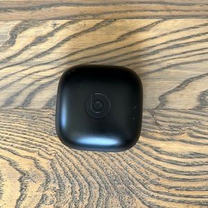 powerbeats pro ear buds and case